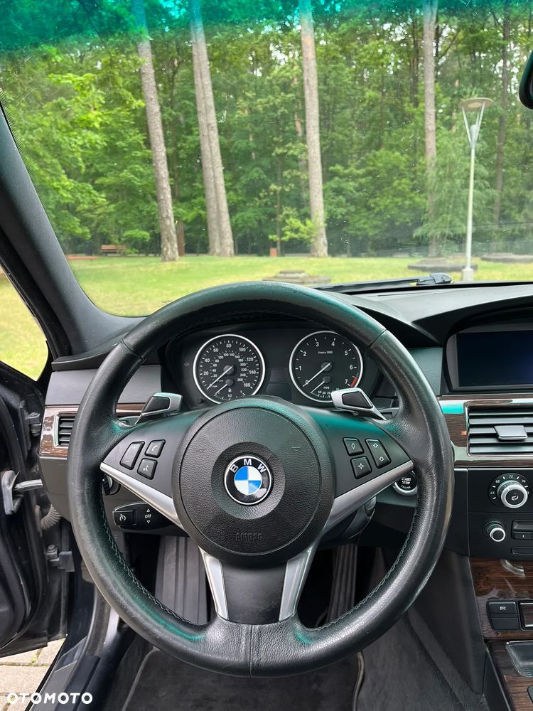 BMW Seria 5 550i Sport-Aut - 18
