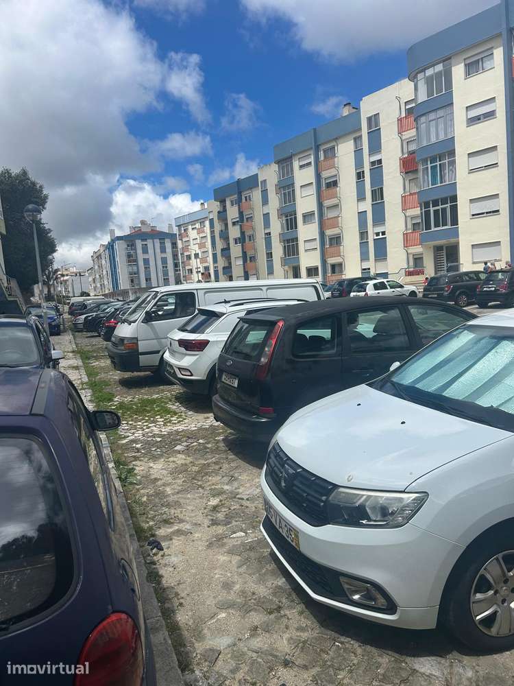 Apartamento T2 com varanda e ideal para habitar - Grande imagem: 2/2