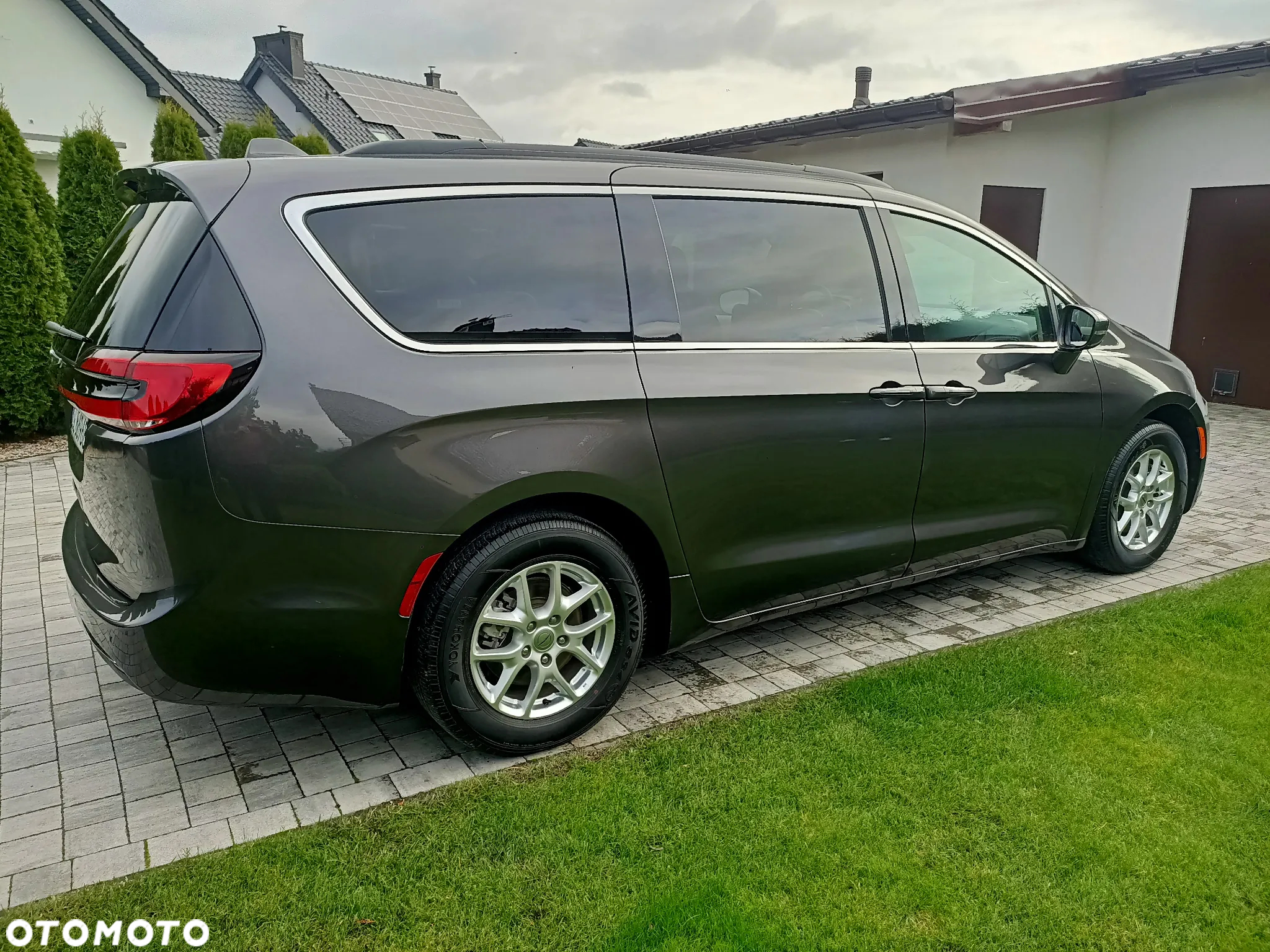 Chrysler Pacifica - 12