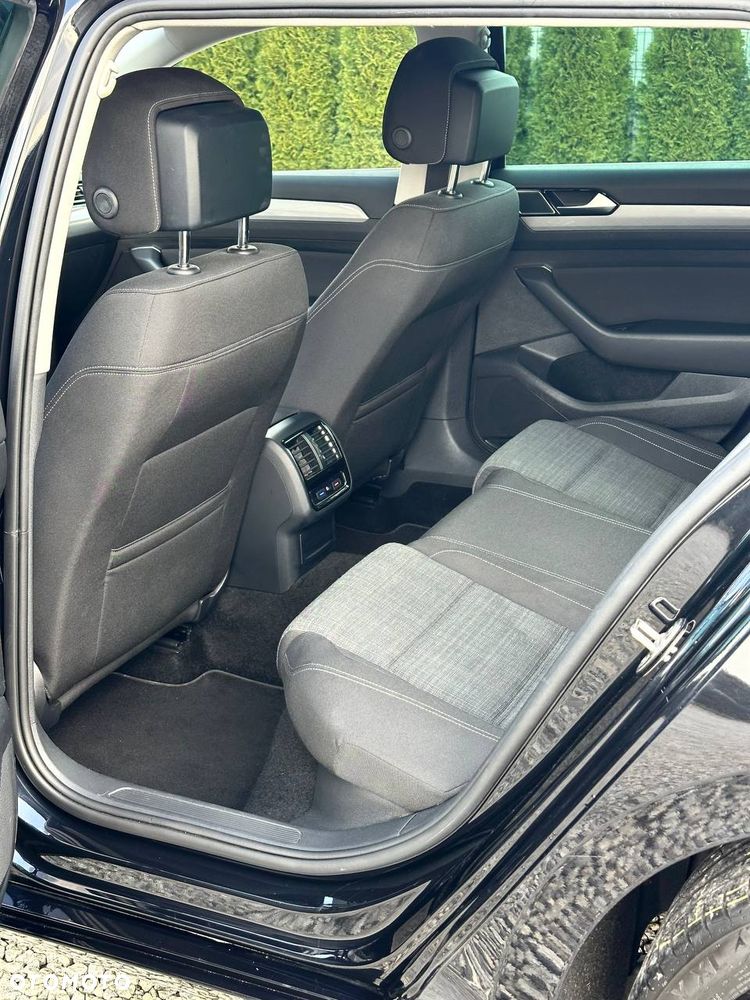 Volkswagen Passat - 12