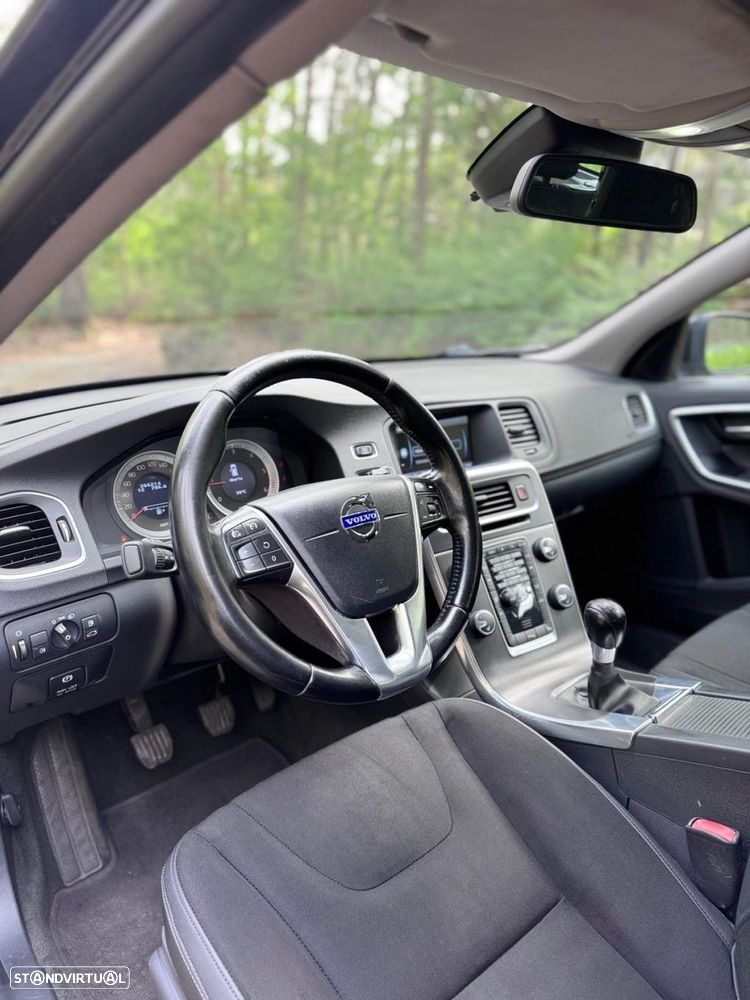 Volvo V60 2.0 D3 Momentum Start/Stop - 11