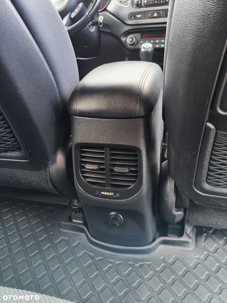 Kia Carens - 20