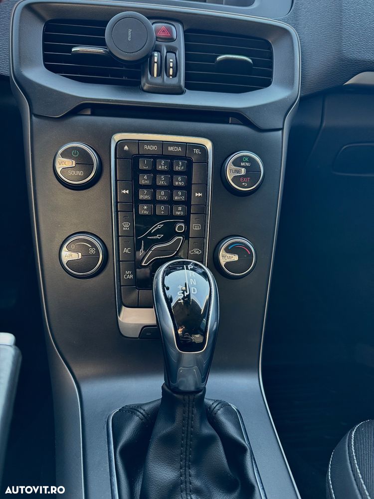 Volvo V40 D3 Aut. Momentum - 8