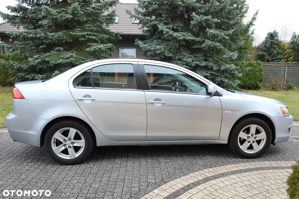 Mitsubishi Lancer 1.5 Invite - 9