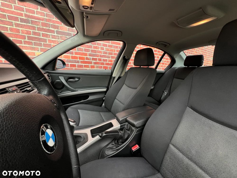 BMW Seria 3 318i - 13