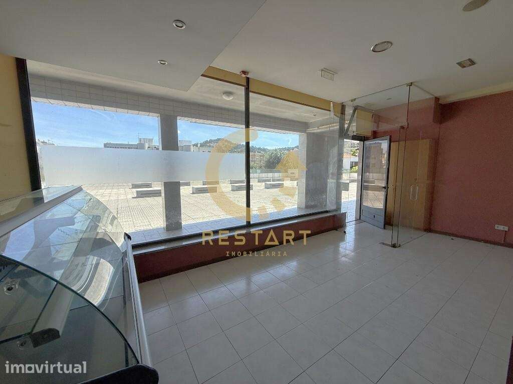 Espaço comercial destinado a indústria hoteleira ou similares e serviç - Grande imagem: 3/25