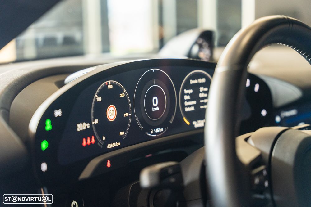 Porsche Taycan 4 - 26