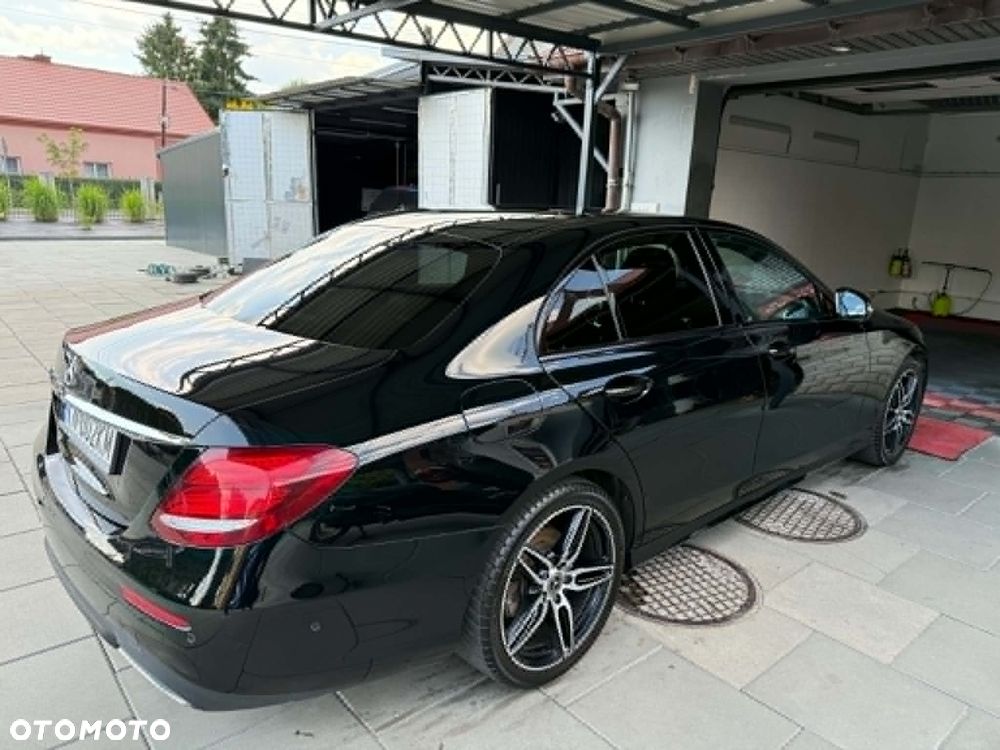 Mercedes-Benz Klasa E 200 4-Matic 9G-TRONIC - 2