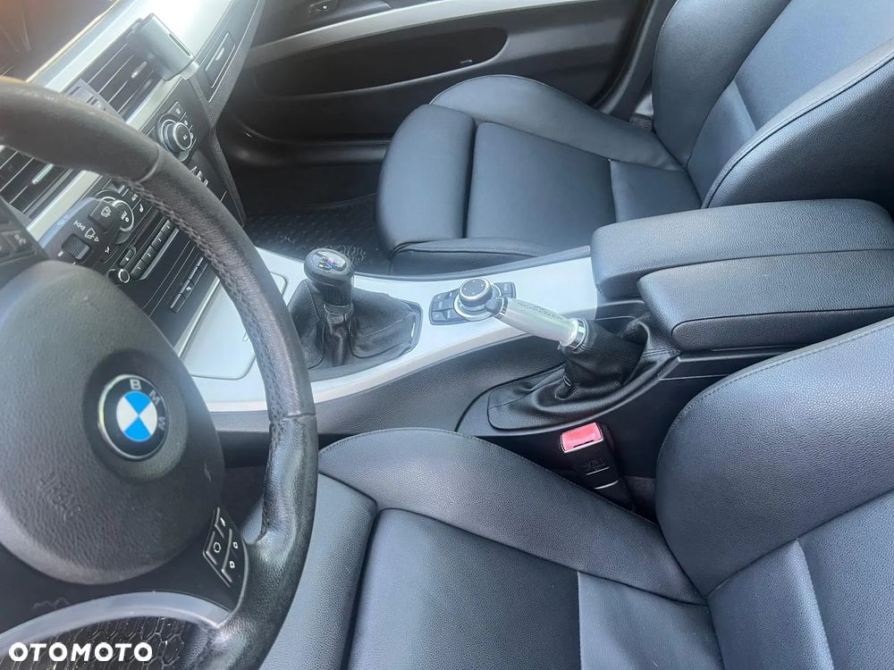 BMW Seria 3 325i - 23