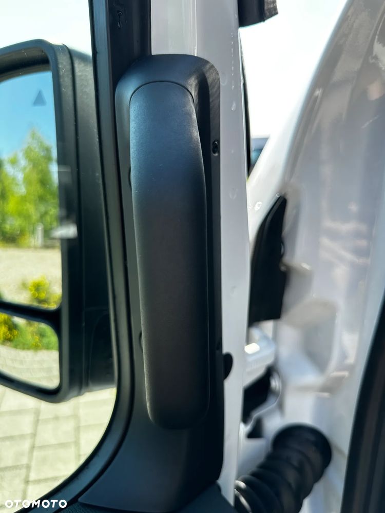 Mercedes-Benz Sprinter - 13