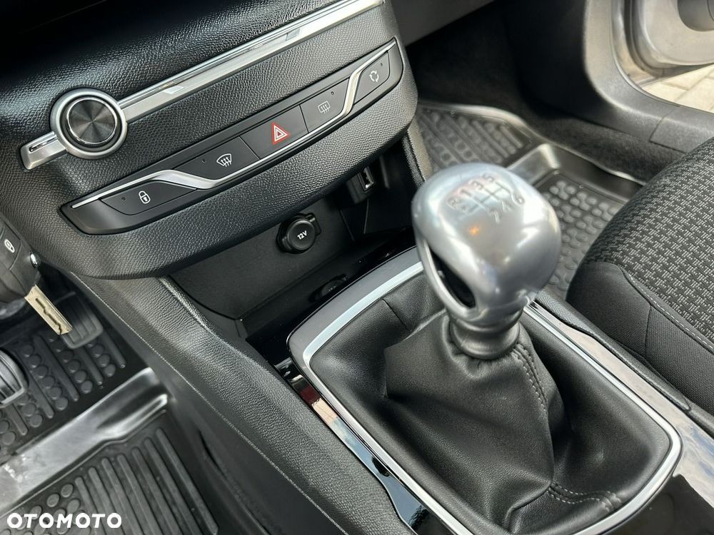 Peugeot 308 1.2 PureTech Allure Pack S&S - 23