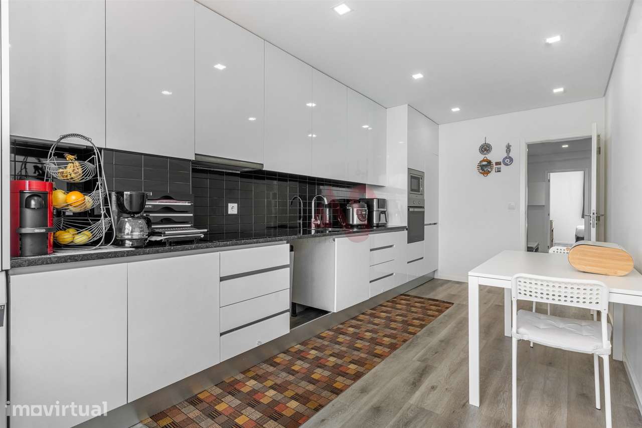 Apartamento T3 | Completamente Renovado | Cozinha equipada | Garagem F - Grande imagem: 5/22