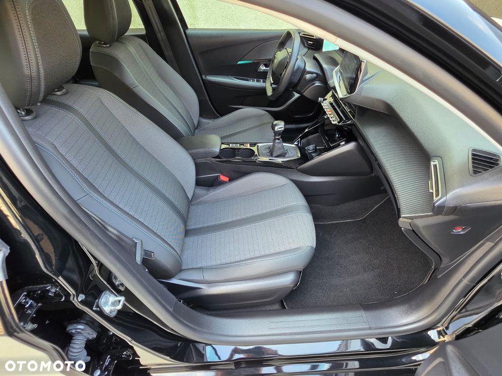 Peugeot 208 - 23