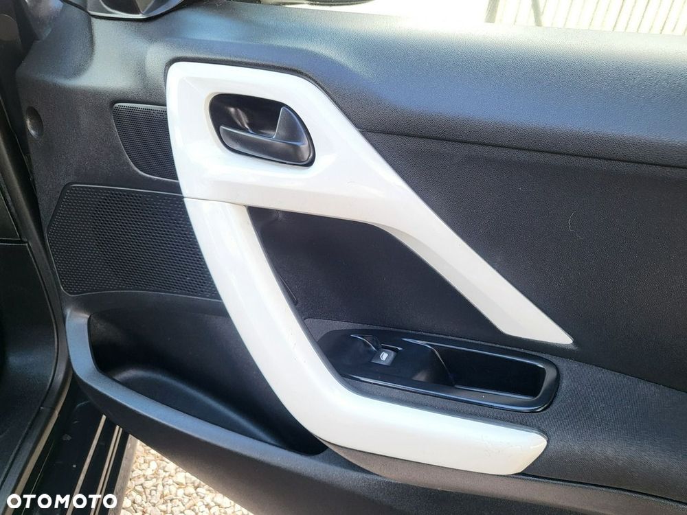 Peugeot 208 - 17