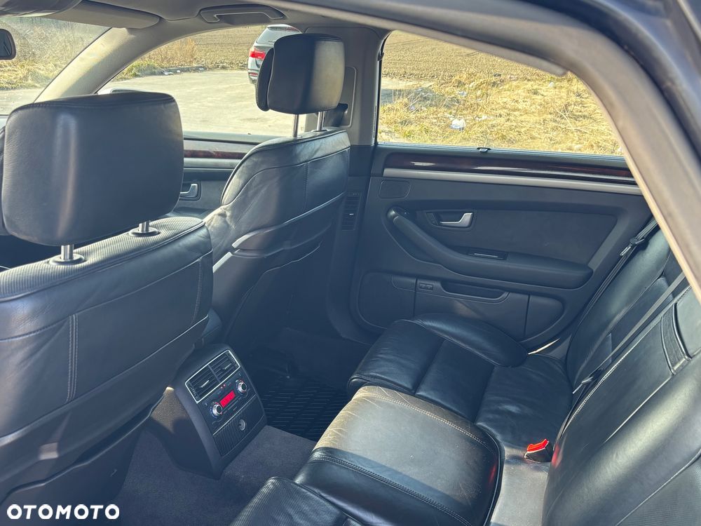 Audi A8 4.2 Quattro - 7