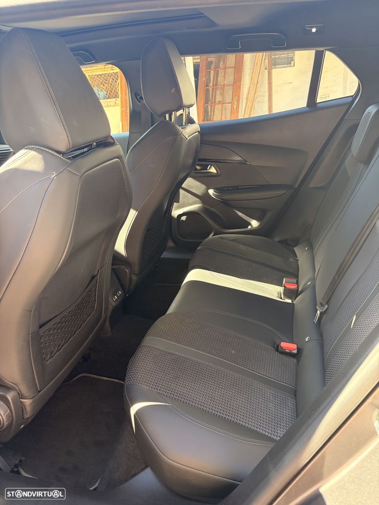 Peugeot 2008 2023 photo 2
