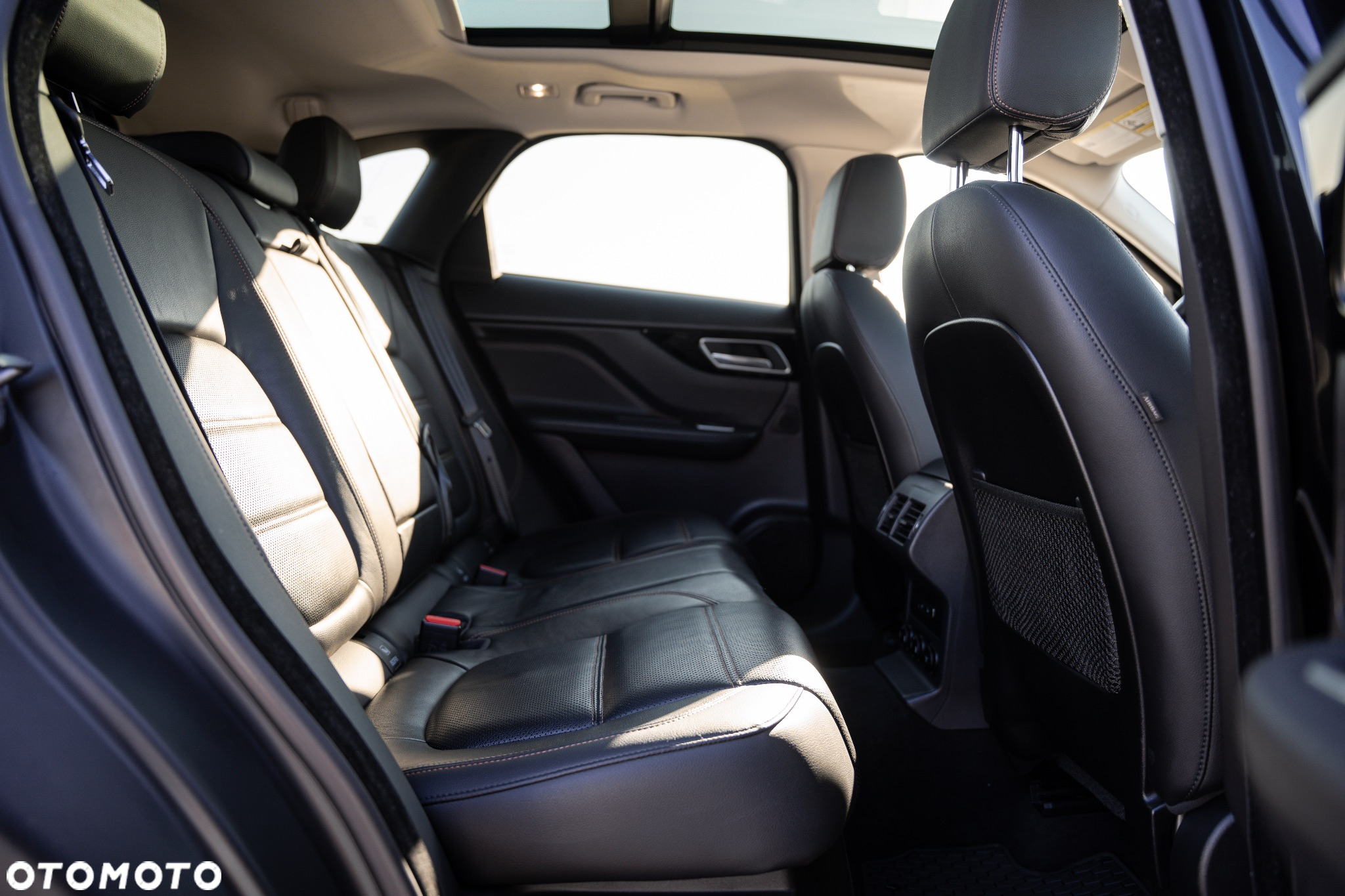 Jaguar F-Pace 2.0 i4P AWD 300 Sport - 32