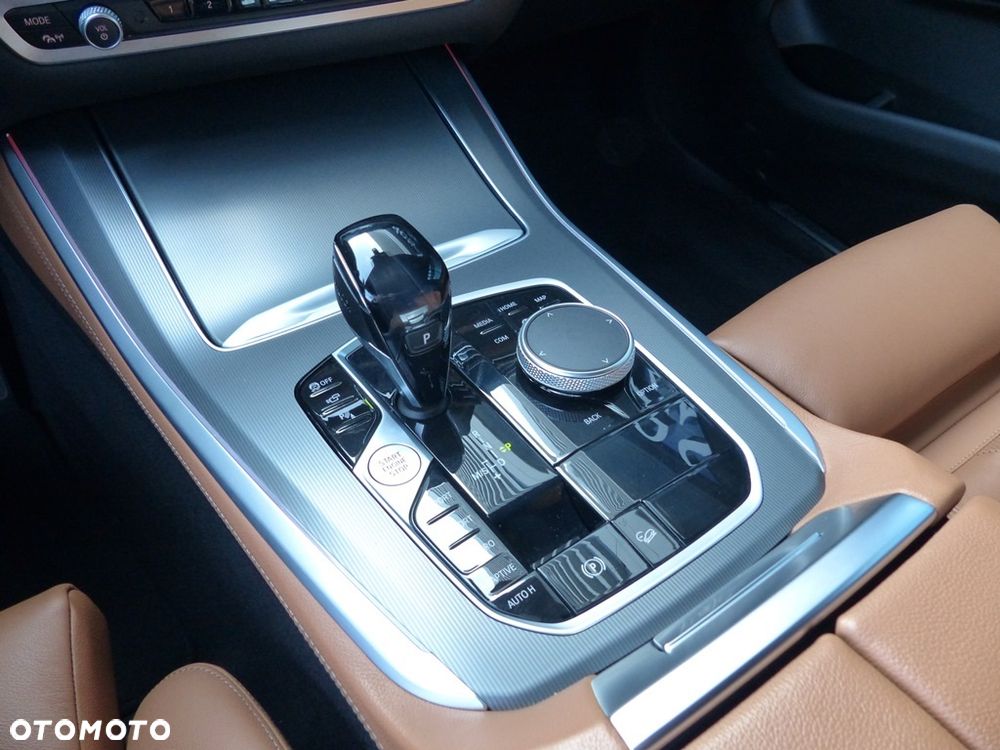 BMW X5 xDrive40d mHEV - 28