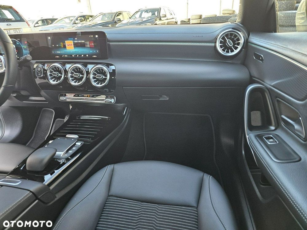 Mercedes-Benz CLA - 24