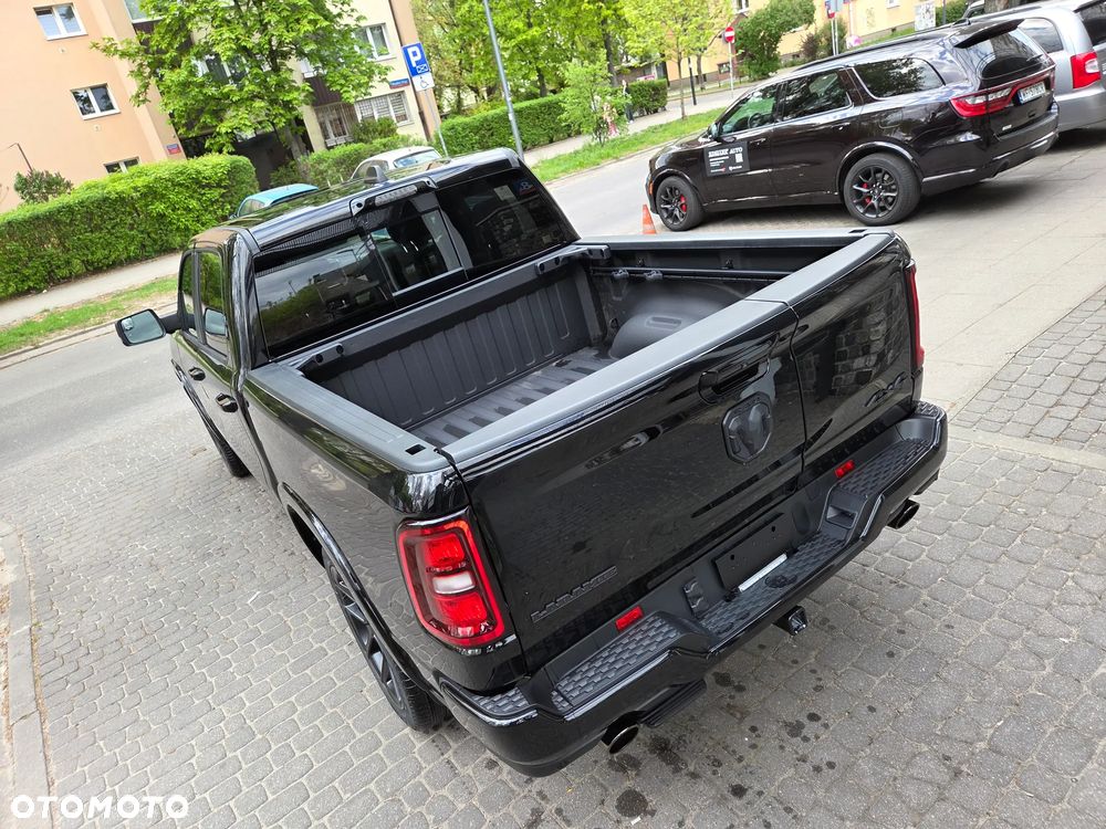 RAM 1500 Laramie Night Premium - 12