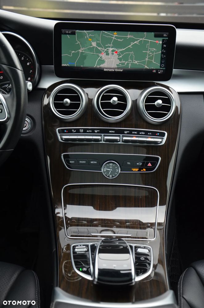 Mercedes-Benz Klasa C 300 4Matic 9G-TRONIC Exclusive - 32