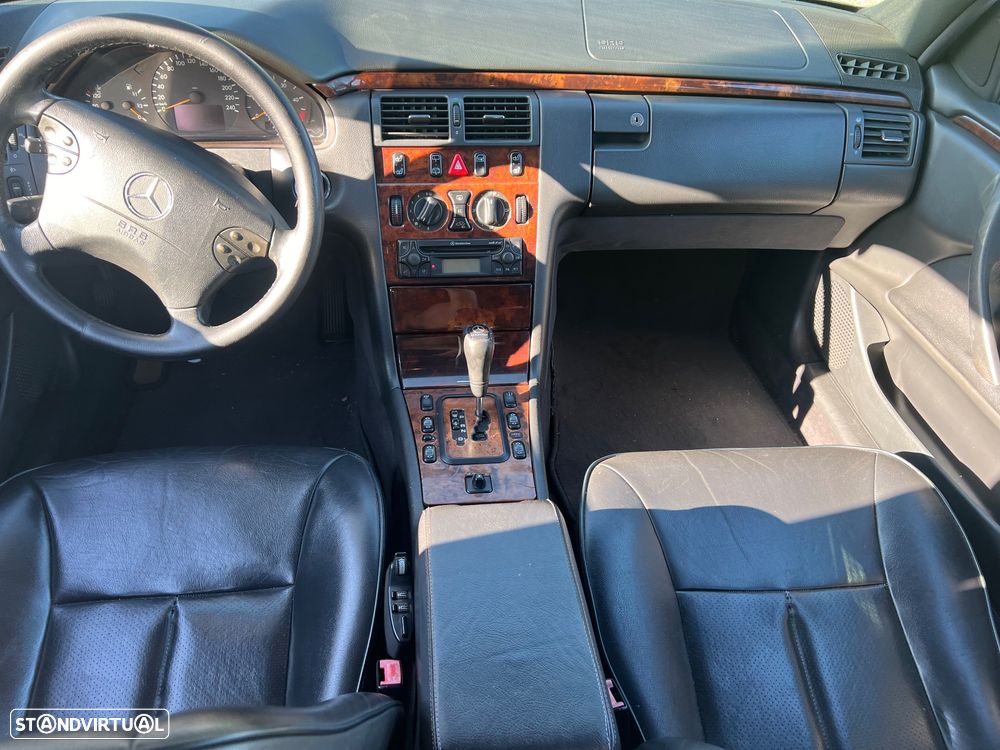 Mercedes-Benz E 220 - 18