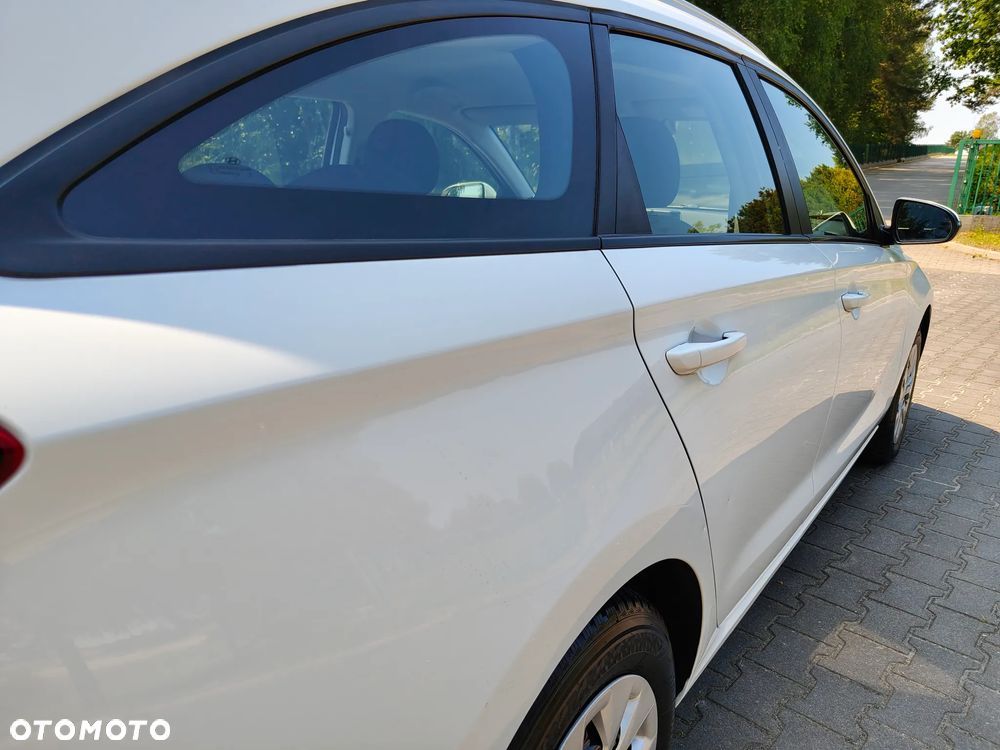 Hyundai i30 1.6 D Classic + - 12