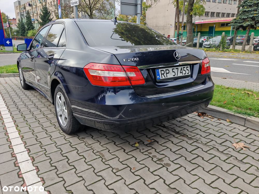 Mercedes-Benz E-Class 2010 photo 2