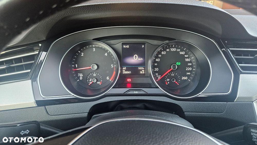 Volkswagen Passat - 6