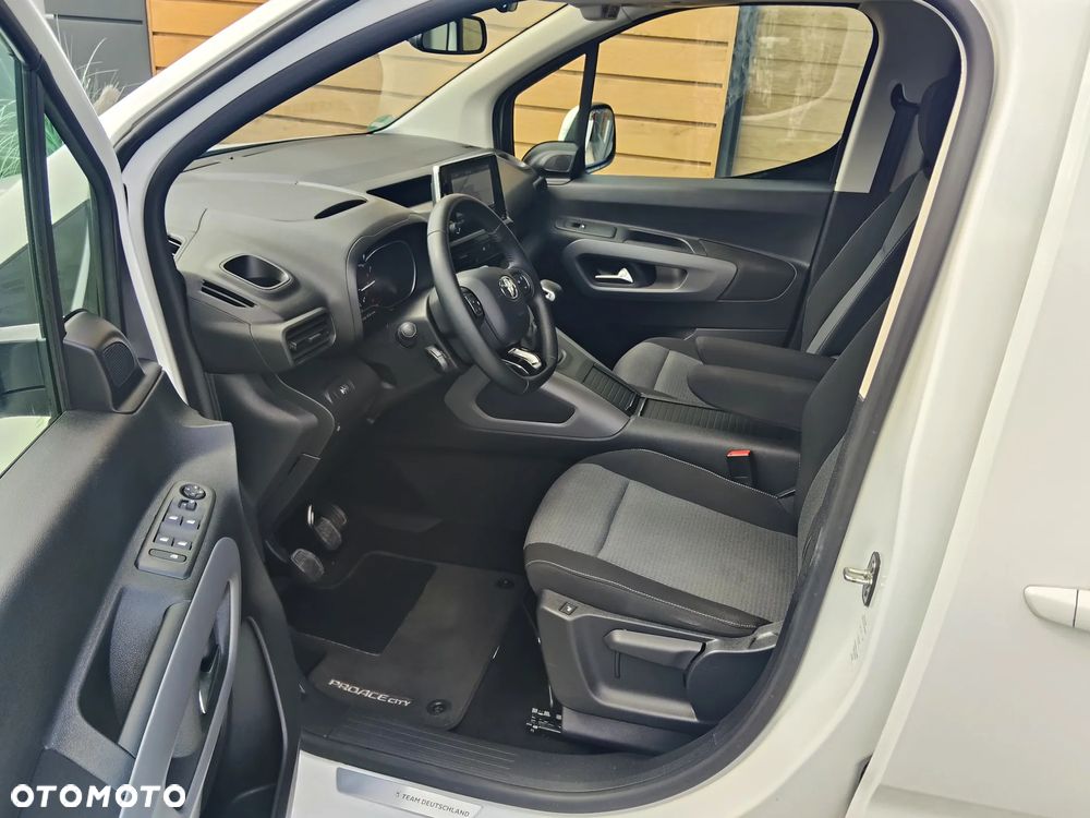 Toyota Proace City Verso 1.2 Turbo L1 Team Deutschland - 25