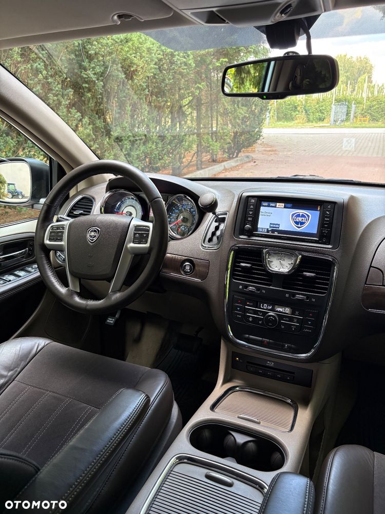 Lancia Voyager 3.6 Platinum - 32