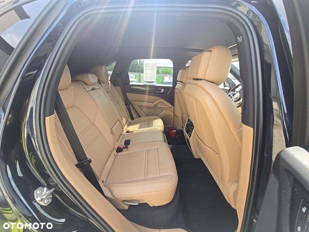 Porsche Cayenne - 16