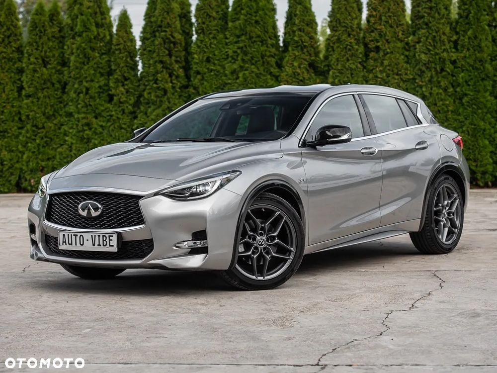 Infiniti Q30 2.0t DCT AWD Sport City Black - 6