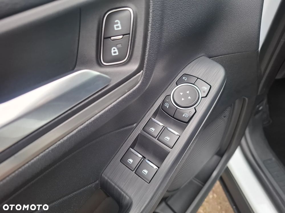 Ford Kuga - 12