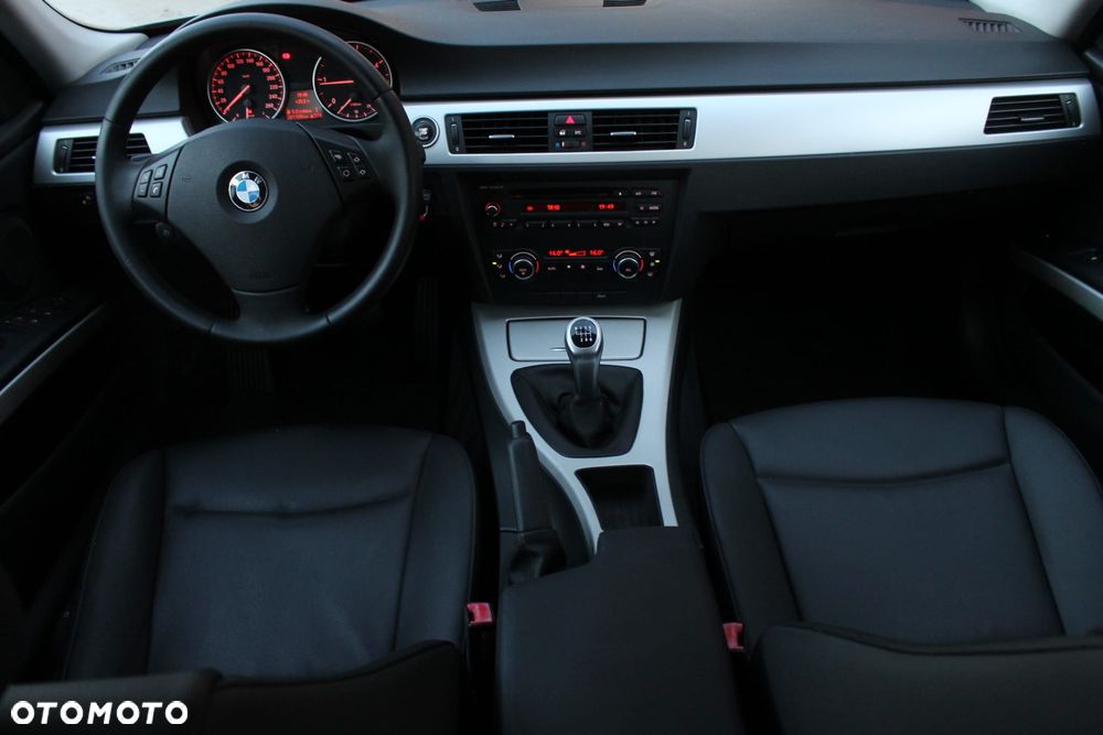 BMW Seria 3 318d DPF Edition Exclusive - 25