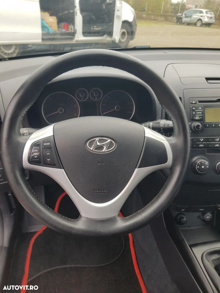 Hyundai i30 1.6 CRDI blue Comfort - 7