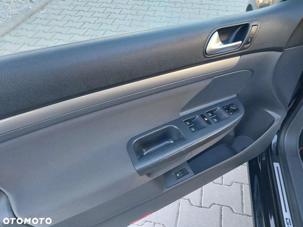 Volkswagen Golf V 1.6 Comfortline - 9