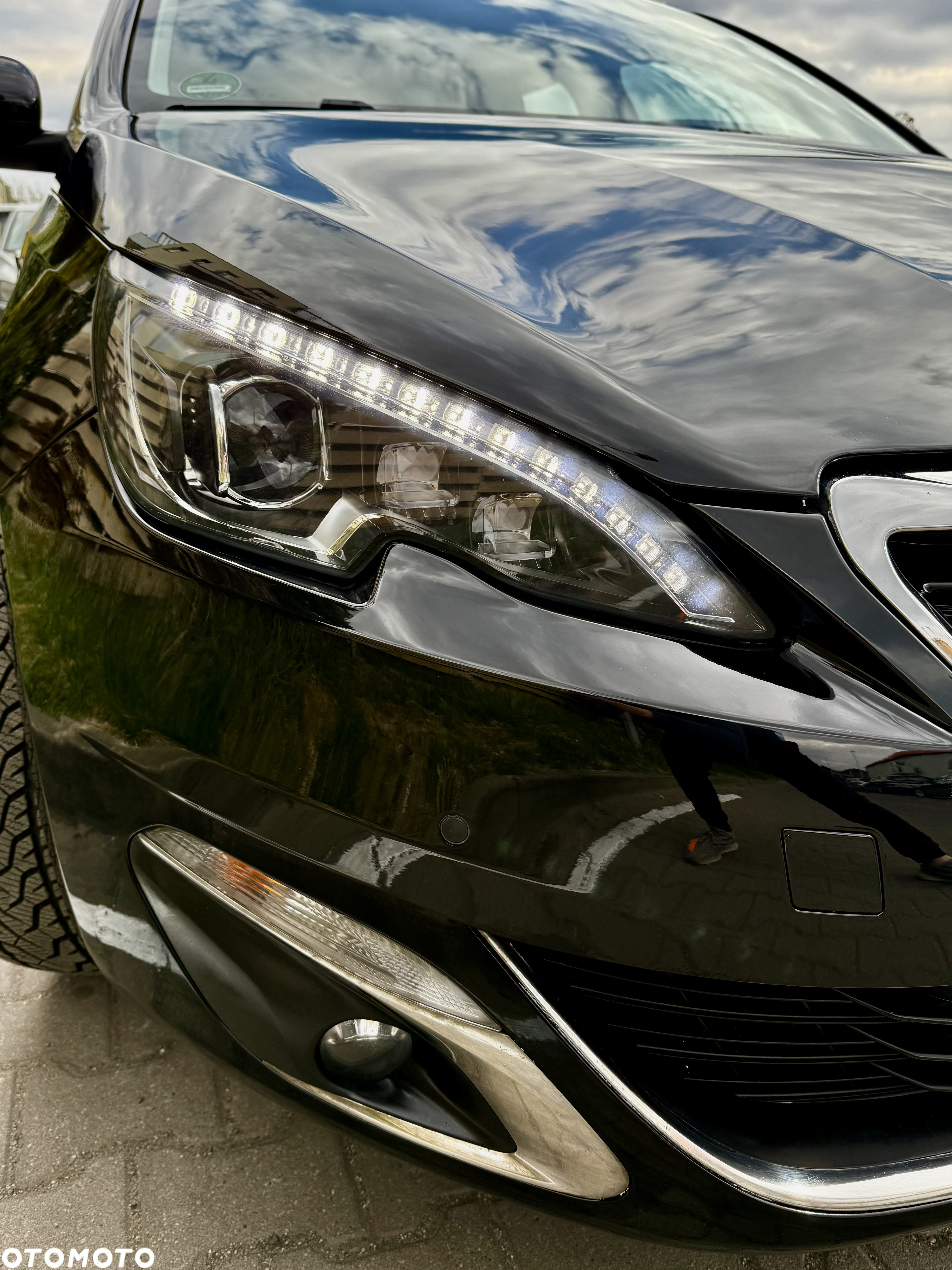 Peugeot 308 SW 1.2 PureTech Allure S&S - 11