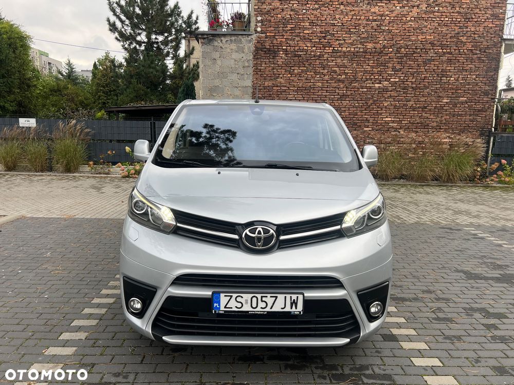 Toyota ProAce Kombi 2.0 D-4D Medium 2,8t - 2