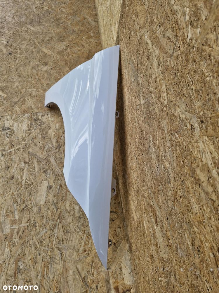 SEAT IBIZA V BŁOTNIK PRAWY PRZÓD 6F0821106B - 6