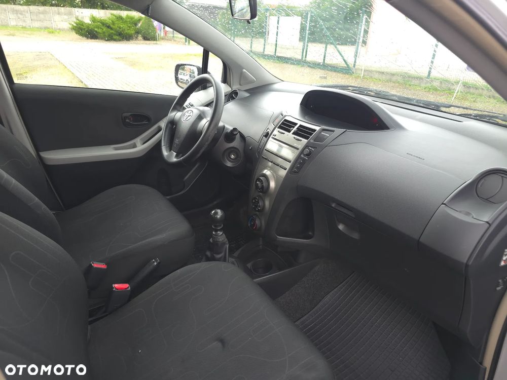 Toyota Yaris 1.4 D-4D Luna EU5 - 15