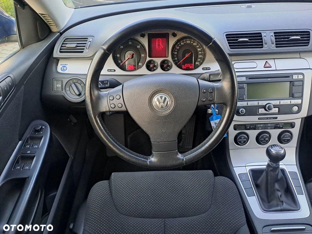 Volkswagen Passat 2.0 TDI DPF Highline - 15