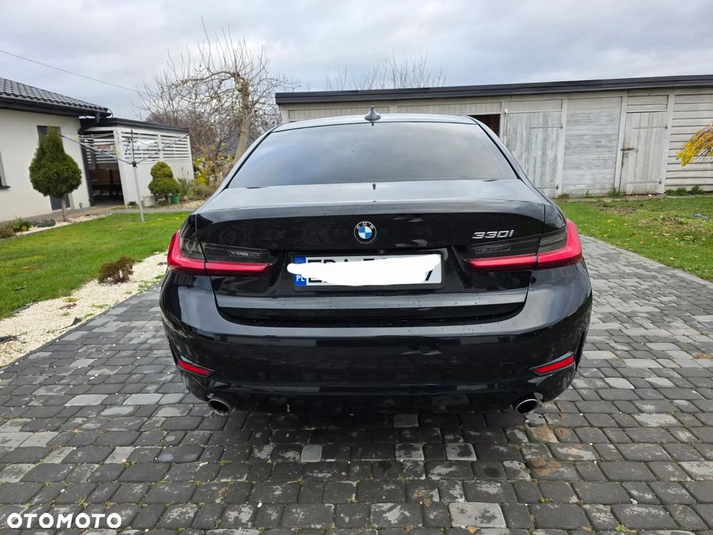 BMW Seria 3 330i Sport - 11
