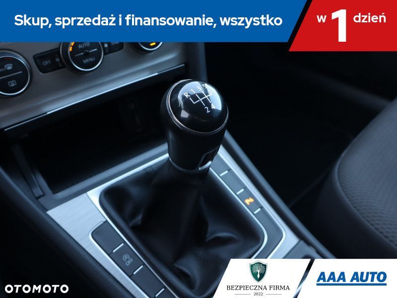 Volkswagen Golf - 17