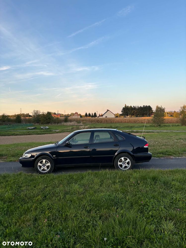 Saab 9-3 1999 photo 2