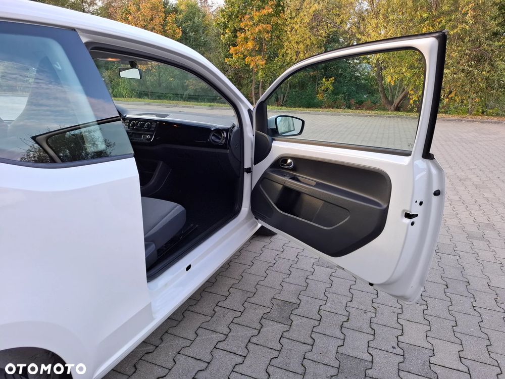 Volkswagen up! United - 27
