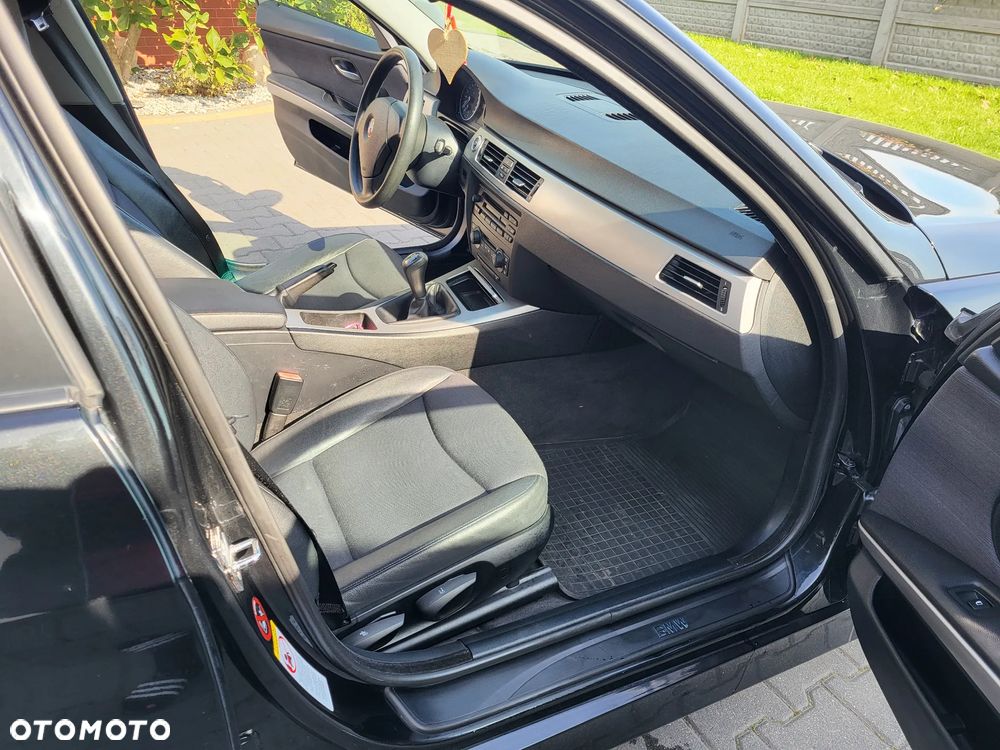 BMW Seria 3 318i - 17