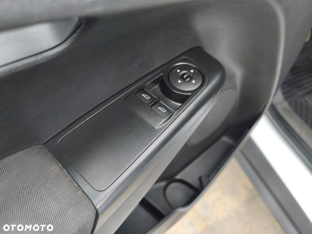 Ford Transit Courier - 25