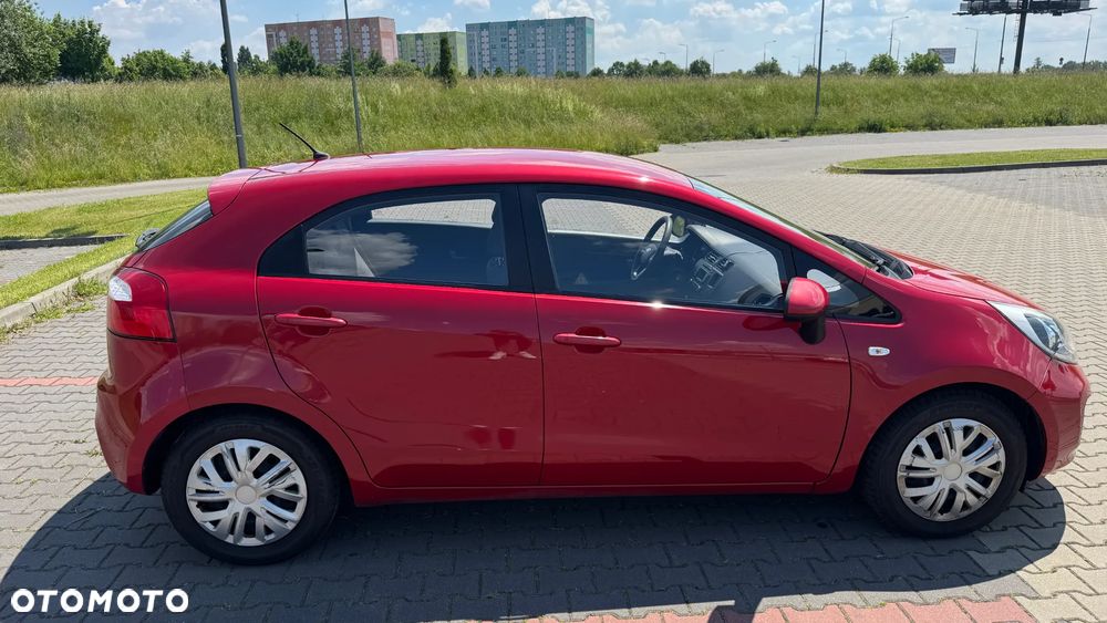 Kia Rio 1.2 L - 3