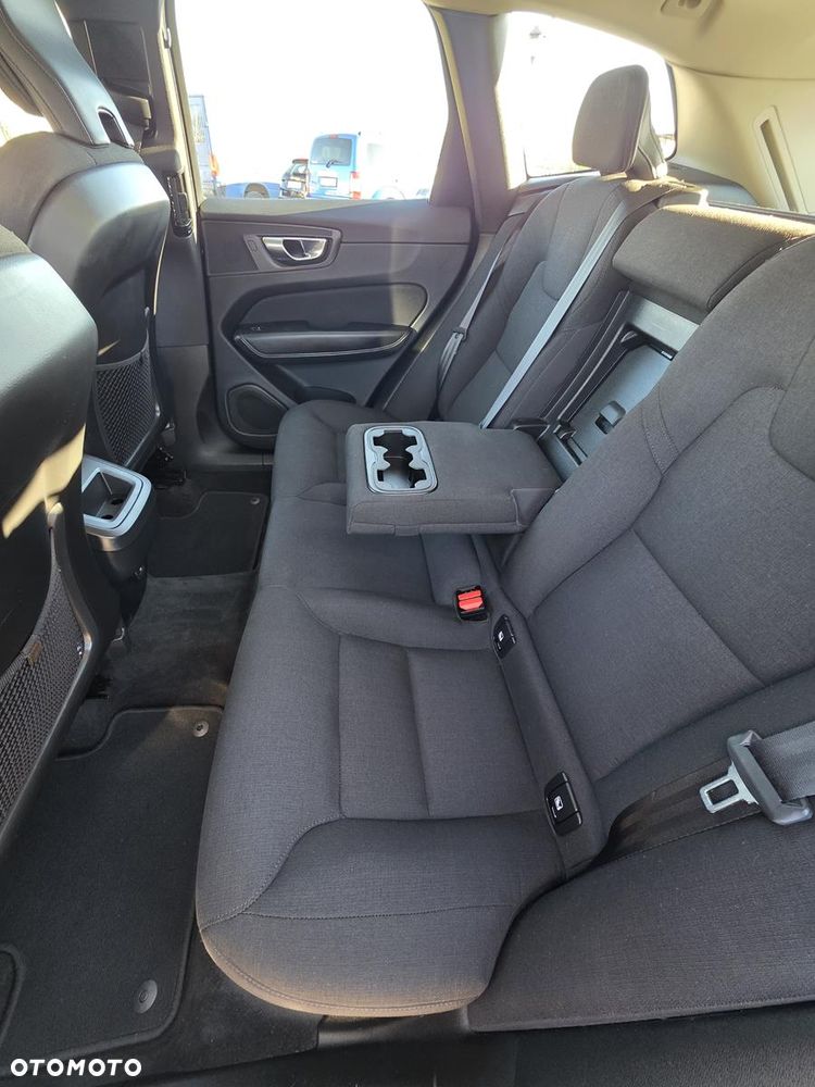 Volvo XC 60 B4 D Momentum - 13